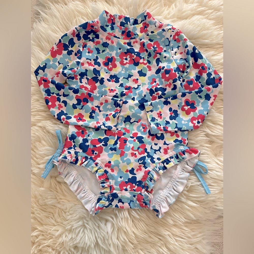 Adorable floral bathing suit, size 12-18m